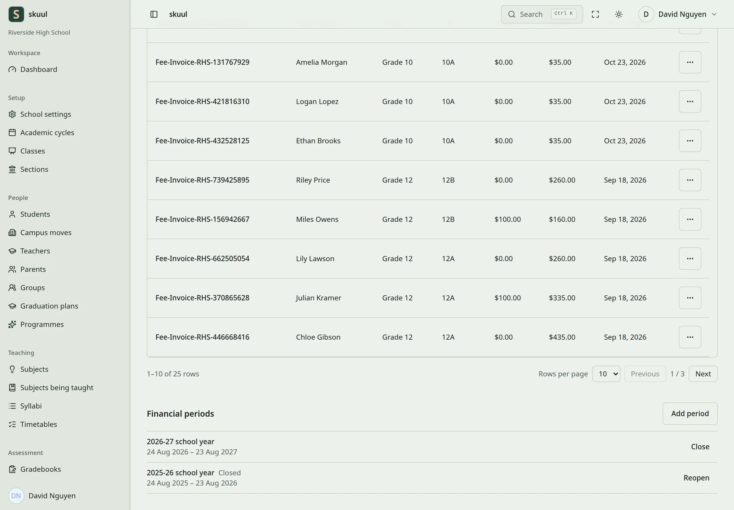 Below the invoices, one financial period is open and the previous one is closed.